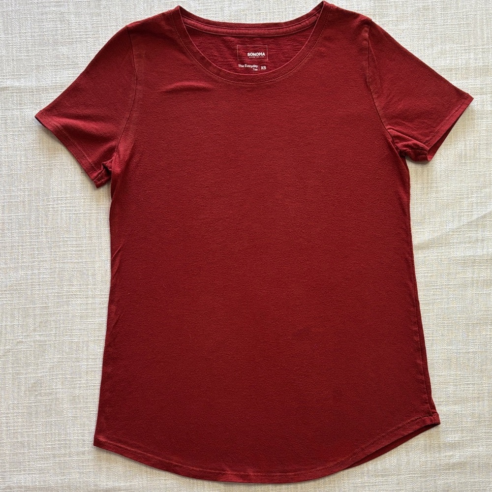 Sonoma Women's Short Sleeve Tee in Deep Red